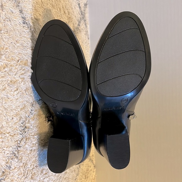 Nine West Size 6.5 Women’s Black Leather Booties - Picture 6 of 7
